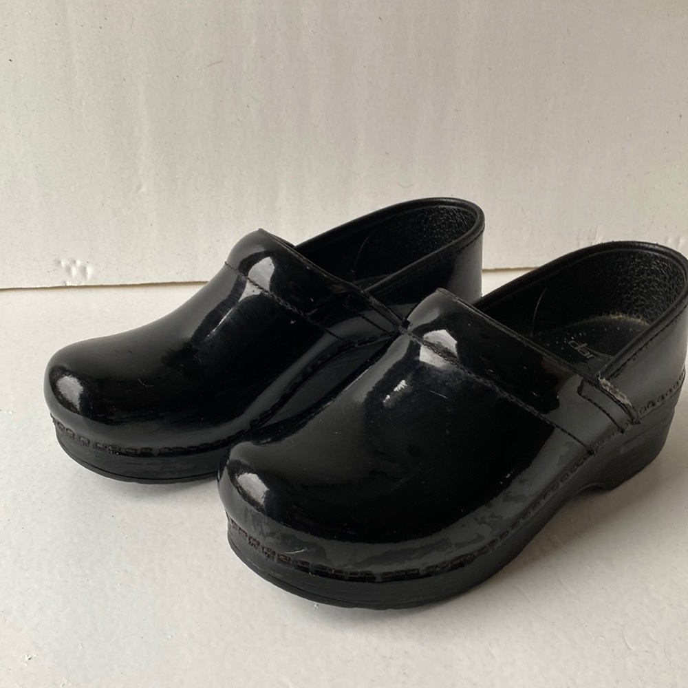 Dansko professional clogs women’s size 6